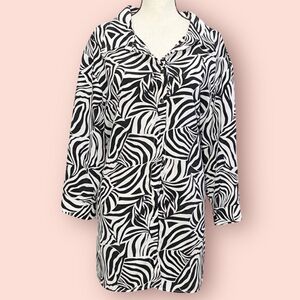 3/$10 Studio I Blouse 2X Zebra Button Up